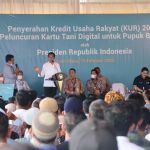 Presiden Joko Widodo (Jokowi) menyempatkan untuk melakukan diskusi dengan anak-anak muda dalam kunjungannya ke Aceh Utara, Jum'at (10/2)