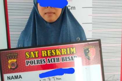 Polisi tahan Ibu Rumah Tangga sebagai terduga pelaku penipuan 57 warga Aceh Besar dengan modus dapat rumah bantuan