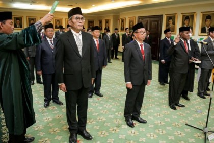 Pengambilan sumpah pejabat eselon II yang dilantik Menag Yaqut Cholil Qoumas di Kantor Kemenag RI Jakarta, Rabu (15/2)