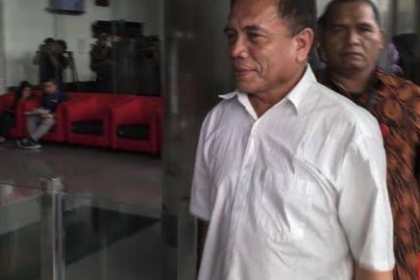 KPK memeriksa mantan Gubernur Aceh Irwandi Yusuf terkait penyidikan kasus suap atau gratifikasi senilai Rp 32,4 miliar yang melibatkan mantan Panglima GAM Wilayah Sabang Izil Azhar atau Ayah Merin