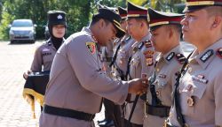 Kapolres Pidie Jaya AKBP Dodon Priyambodo memimpin sertijab enam perwira di jajarannya yang berlangsung di halaman Mapolres Pijay, Kamis (16/2)