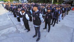Apel gabungan dalam rangka kesiapan pemilihan umum (Pemilu) Legislatif dan Pilkada 2024 di halaman balai kota Banda Aceh Selasa (21/2)