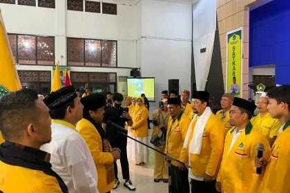 Ketua Umum DPP Satkar Ulama Indonesia Dr M Idris Laena melantik dan mengukuhkan Dr Bustami Usman sebagai Ketua DPD Satkar Ulama Provinsi Aceh masa bakti 2022-2027 di aula Asrama Haji, Banda Aceh, Selasa malam (21/2)