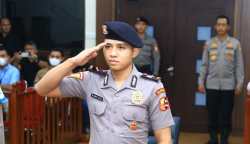 Bharada Richard Eliezer Pudihang Lumiu mengikuti sidang komisi kode etik Polri (KKEP), Rabu (22/2)