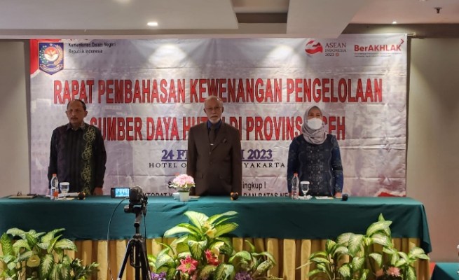 Wali Nanggroe Aceh Malik Mahmud Al Haythar menjadi pembicara pada Rapat Pembahasan Kewenangan Pengelolaan Sumber Daya Hutan Aceh, di Jakarta, Jum'at (24/2)