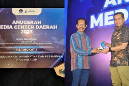 Kadis Kominsa Aceh Marwan Nusuf saat menerima penghargaan peringkat I kategori Berita Terpopuler pada Anugerah Media Center Daerah 2023, di The Margo Hotel Depok, Selasa (28/2)