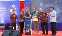 Wamenkumham Edward Omar Sharif Hiariej bersama Wakil Rektor USK Prof Agussabti saat membuka rangkaian kegiatan Kumham Goes to Campus 2023 Aceh di Universitas Syiah Kuala Banda Aceh, Selasa (28/2)