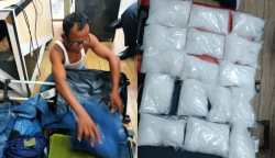 Seorang pria asal Aceh berinisial AA (47) diamankan usai kedapatan membawa 4 kg sabu di Bandara Kualanamu, Deli Serdang, Selasa (28/2)