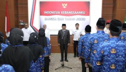 Asisten I Setda Aceh Dr M Jafar mengambil sumpah dan janji 249 orang PNS Formasi Tahun 2022, di lingkungan Pemerintah Aceh, di Gedung Serbaguna Kantor Gubernur Aceh, Rabu (1/3)