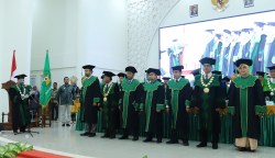 UIN Ar-Raniry Banda Aceh mengukuhkan tujuh guru besar dalam Rapat Senat Terbuka yang digelar di Auditorium Prof Ali Hasjmy Darussalam Banda Aceh, Kamis (2/3)