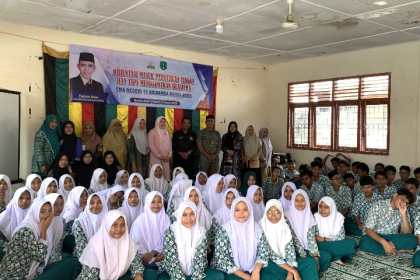 Siswa SMA Negeri 15 Adidarma Banda Aceh mengikuti kegiatan orientasi masuk perguruan tinggi dan tips mendapatkan beasiswa, Kamis (2/3)