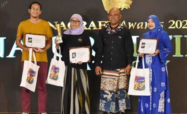 Duta Dekranas Aceh Besar yang dipimpin langsung ketuanya Cut Rezky Handayani, mendulang dua juara di ajang Jakarta Internasional Handicraft atau Inacraft ke-23, di Jakarta Convention Center (JCC)
