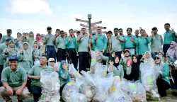 Peringatan Hari Peduli Sampah Nasional (HPSN) tahun 2023 tingkat Provinsi Aceh di Sabang, diwarnai aksi bersih-bersih kawasan wisata, Sabtu (4/3)