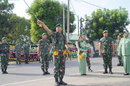 Kolonel Kav Kapti Hertantyawan (kanan) menjabat Danrem 011/Lilawangsa menggantikan Brigjen TNI Bayu Permana (kiri) yang pindah tugas menjadi Danrem 102/Panju Panjung, Kodam XII/Tanjungpura