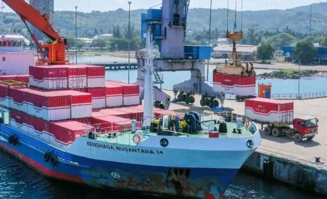 KM Kendhaga Nusantara 14 melalui program Tol Laut kembali mengangkut 30 ton ikan frozen dari Pelabuhan Laut Malahayati, Krueng Raya, Aceh Besar, Senin (6/3)