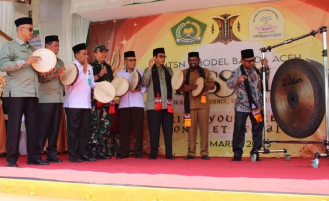 Pembukaan kompetisi Madrasah for Religion, Science, Sport, Art & Language (MARSSAL) ke 9 MTsN 1 Model Banda Aceh, Rabu (8/3)