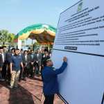 Pj Bupati Aceh Besar Muhammad Iswanto memimpin ikrar netralitas ASN dan penandatanganan pakta integritas para ASN menjelang Pemilu 2024 di halaman Kantor Bupati Aceh Besar, Rabu (8/3)