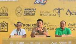 Kadisbudpar Aceh Almuniza Kamal memberikan keterangan pers terkait penyelenggaraan Tour de Aceh 2023