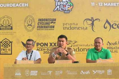 Kadisbudpar Aceh Almuniza Kamal memberikan keterangan pers terkait penyelenggaraan Tour de Aceh 2023