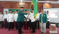 Ketua PW Al Washliyah Aceh Dr Ridwan Nurdin mengukuhkan Pengurus Daerah Al Jamiatul Washliyah Kota Lhokseumawe, Jum'at (10/3)