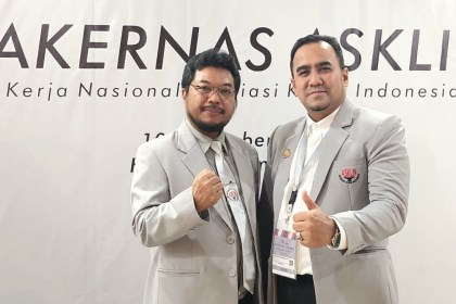 Ketua Asosiasi Klinik Indonesia (ASKLIN) Aceh dr Teuku Yusriadi Sp.BA (kanan)