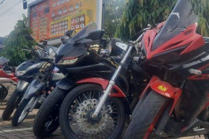 Puluhan sepeda motor di berbagai lokasi di Kecamatan Meuraxa, Banda Aceh, Ahad dini hari (12/3), diamanakan tim gabungan TNI/Polri karena sering meresahkan masyarakat dalam kegiatan balapan liar