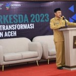 Asisten I Bidang Pemerintahan, Keistimewaan Aceh dan Kesejahteraan Rakyat Setda Aceh Dr M Jafar SH MHum menyampaikan sambutan pada pembukaan Rakerkesda Aceh 2023 di Aula Bapelkes Aceh, Senin (13/3)