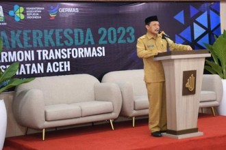 Asisten I Bidang Pemerintahan, Keistimewaan Aceh dan Kesejahteraan Rakyat Setda Aceh Dr M Jafar SH MHum menyampaikan sambutan pada pembukaan Rakerkesda Aceh 2023 di Aula Bapelkes Aceh, Senin (13/3)