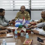Asisten Pemerintahan, Keistimewaan Aceh dan Kesejahteraan Rakyat Setda Aceh Dr M Jafar SH MHum, didampingi Kepala SKPA terkait, menggelar rapat dengan Ketua Komisi V DPRA M Rizal Falevi Kirani dalam rangka membahas bantuan pembangunan masjid di Turki, Senin (13/3)