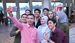 Ketua DPRK Banda Aceh Farid Nyak Umar bersama para Agam Inong Banda Aceh