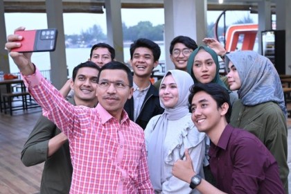 Ketua DPRK Banda Aceh Farid Nyak Umar bersama para Agam Inong Banda Aceh