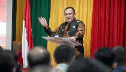 Ketua KPK Firli Bahuri menyampaikan kuliah umum di aula gedung Pascasarjana kampus UIN Ar-Raniry Banda Aceh, Rabu (15/3)
