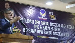 Ketua DPW Partai NasDem Aceh Teuku Taufiqulhadi menyampaikan pidato pada konsolidasi partai di depan ratusan pimpinan dan kader Partai NasDem Aceh Besar, para Bacaleg dan pengurusan NasDem tingkat kecamatan, Rabu (15/3)