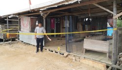 Anggota Opsnal Satreskrim Polres Aceh Timur melakukan olah TKP di lokasi penganiayaan berat dan mengamankan mengamankan pelaku SY (23), warga Kecamatan Darul Falah Aceh Timur.