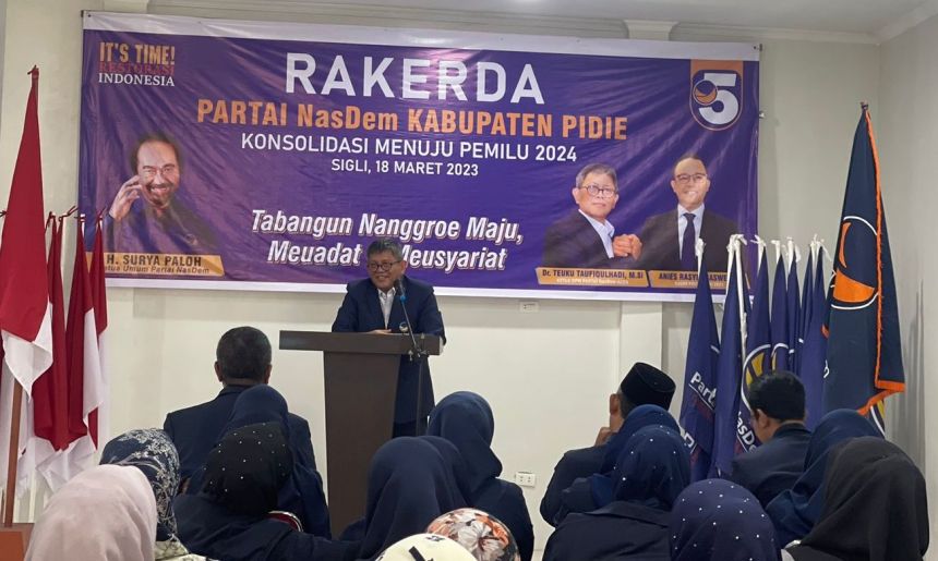 Ketua DPW NasDem Aceh Teuku Taufiqulhadi saat kunjungan kerja ke DPD Kabupaten Pidie, Sabtu (18/3) | INFOACEH.net Ketua DPW NasDem Aceh Teuku Taufiqulhadi saat kunjungan kerja ke DPD Kabupaten Pidie, Sabtu (18/3)