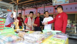 Satgas Halal Kanwil Kemenag Aceh melakukan kampanye mandatori halal secara serentak di 48 lokasi se-Aceh, Sabtu (18/3)