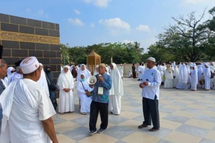 Manasik haji sepanjang tahun yang diprakarsai Kankemenag Aceh Besar berakhir dan ditutup Sabtu (18/3) di Masjid Al Mabrur Komplek UPT Asrama Haji Banda Aceh