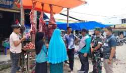 Harga daging masih stabil menjelang 2 hari meugang puasa Ramadhan 1444 Hijriah di Pasar Keutapang, Kecamatan Darul Imarah, Aceh Besar, Ahad (19/3)