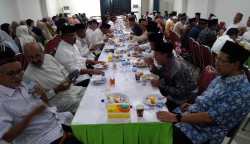 Pengurus Pusat Taman Iskandar Muda menggelar buka puasa bersama di Wisma TIM, Setiabudi, Jakarta Selatan, Sabtu (25/3)
