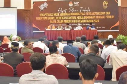 Rapat Pleno Terbuka Rekapitulasi Hasil Verifikasi Administrasi Perbaikan Kedua dan Penentuan Sampel Verifikasi Faktual Kedua Dukungan Minimal Pemilih Bakal Calon Anggota DPD Pemilu 2024 di Hotel Hermes Palace Banda Aceh, Sabtu (25/3)
