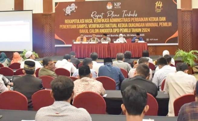 Rapat Pleno Terbuka Rekapitulasi Hasil Verifikasi Administrasi Perbaikan Kedua dan Penentuan Sampel Verifikasi Faktual Kedua Dukungan Minimal Pemilih Bakal Calon Anggota DPD Pemilu 2024 di Hotel Hermes Palace Banda Aceh, Sabtu (25/3)