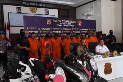 Kapolres Aceh Timur AKBP Andy Rahmansyah memberikan keterangan saat konferensi pers di Aula Bhara Daksa, Senin sore (27/3)