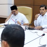Rektor UIN Ar-Raniry Prof Dr Mujiburrahman MAg didampingi Wakil Rektor I Dr M Yasir Yusuf memberikan keterangan kelulusan SNBP 2023, Rabu (29/3)