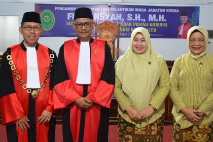 Firmansyah dilantil sebagai Hakim Tinggi Ad Hoc Tipikor untuk masa jabatan kedua 2023 - 2028 di Gedung Balai Tgk Chik Ditiro, Pengadilan Tinggi di Banda Aceh, Kamis (30/3)