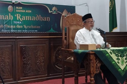 Ustadz Dr H Muharrir Asy'ari Lc MAg mengisi ceramah Ramadan IKAHI Daerah Aceh