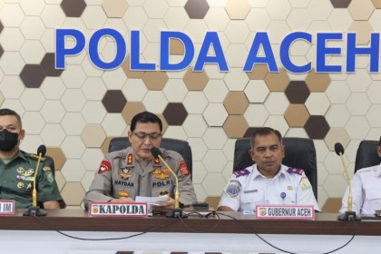 Kapolda Aceh Irjen Pol Ahmad Haydar didampingi Kadishub Aceh membuka rapat koordinasi lintas sektoral terkait pengamanan Hari Raya Idul Fitri 1444 Hijriah tahun 2023 di Aula Machdum Sakti Polda Aceh, Rabu (12/4)