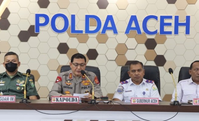 Kapolda Aceh Irjen Pol Ahmad Haydar didampingi Kadishub Aceh membuka rapat koordinasi lintas sektoral terkait pengamanan Hari Raya Idul Fitri 1444 Hijriah tahun 2023 di Aula Machdum Sakti Polda Aceh, Rabu (12/4)