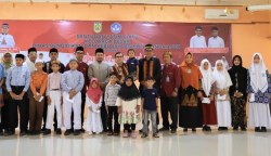 Pemerintah Kota Banda Aceh melalui Dinas Pendidikan dan Kebudayaan menyerahkan santunan kepada 1.624 yatim piatu, Kamis (13/4)