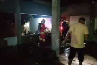 Dayah Islahuddin Al-Amiriyah yang berada di Gampong Cot Madhi Kecamatan Blang Bintang, Kabupaten Aceh besar terbakar pada Jum'at malam (14/4)