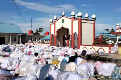 Jamaah Tarekat Syattariyah atau pengikut Abu Peuleukung di Nagan Raya, sudah berlebaran dan melaksanakan shalat Idul Fitri 1444 Hijriah hari ini, Kamis (20/4)